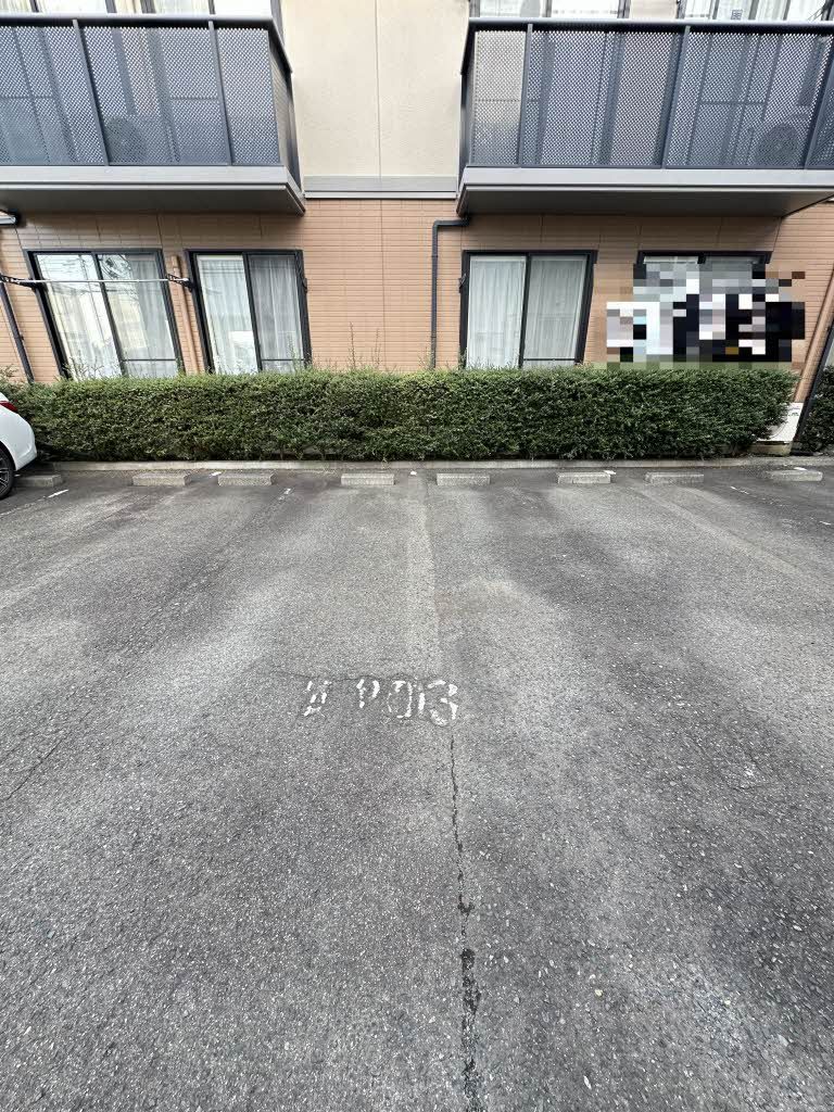 建物外観　駐車場