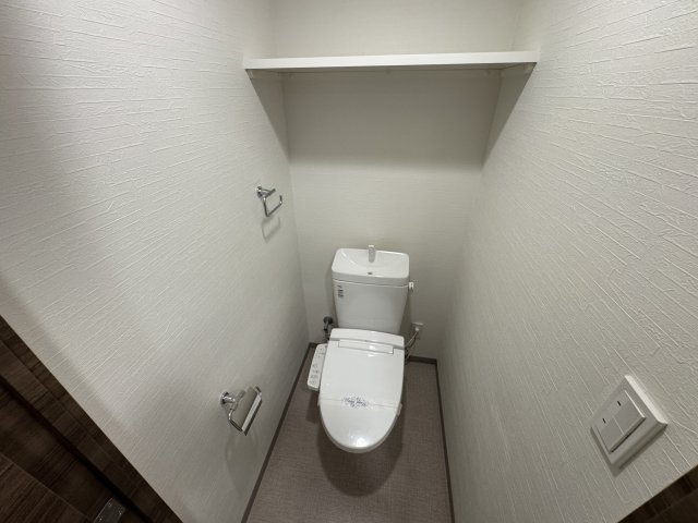 トイレ　温水洗浄暖房便座