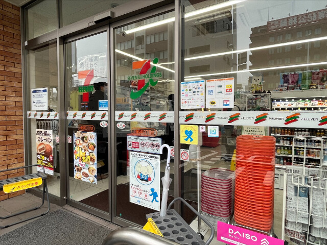 コンビニ　セブンイレブン小倉京町3丁目店（コンビニ）まで186m