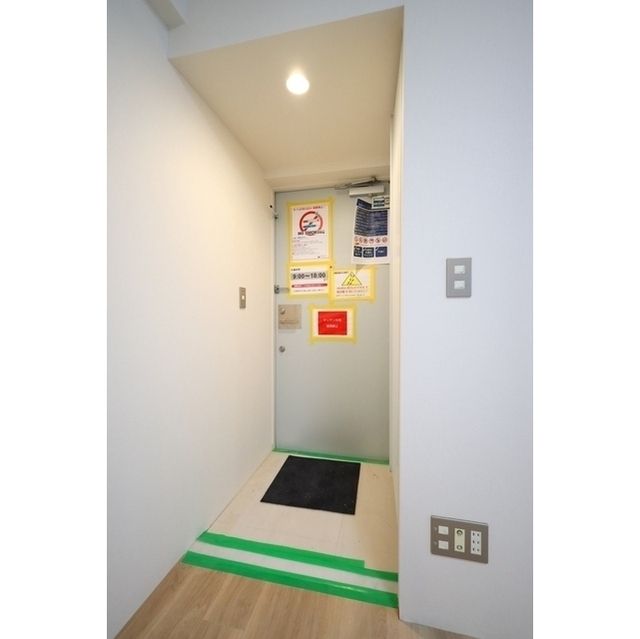 コンフォリア西新宿の玄関写真