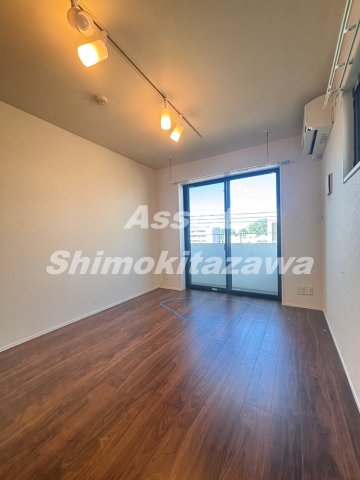 小田急線 下北沢駅 徒歩12分 4階建 築7年の居間写真