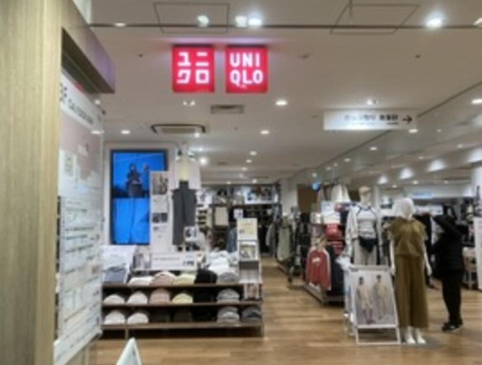 ショッピングセンター　ユニクロシァル鶴見店（ショッピングセンター）まで146m