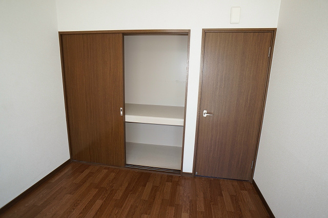 収納　画像は別の部屋のものです。