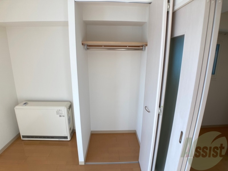 収納　クローゼットは奥行きもあり、荷物が多い方でも安心です。