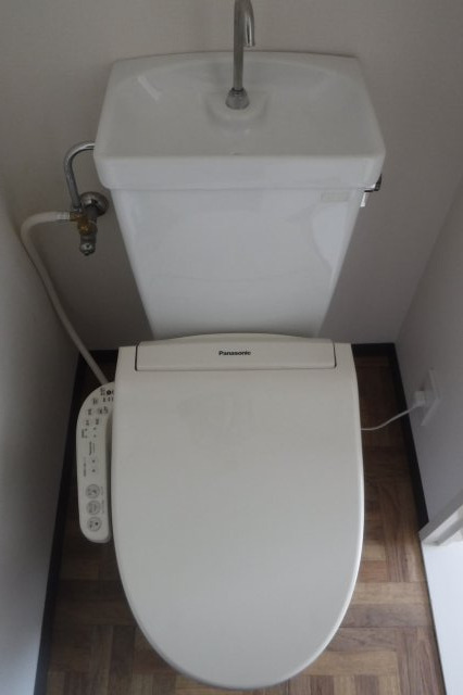 トイレ　他のお部屋の参考写真となります。