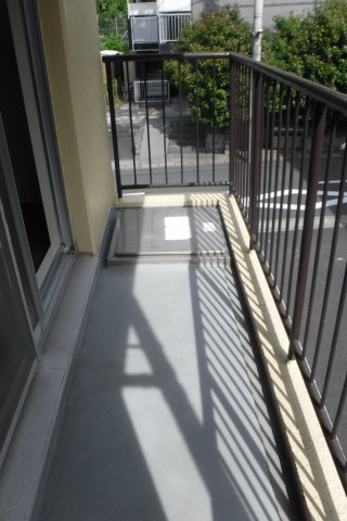バルコニー　他のお部屋の参考写真となります。