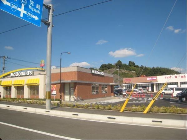 飲食店　マクドナルドクロスモール清武店（飲食店）まで1140m