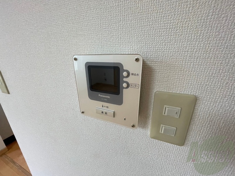 セキュリティ　ＴＶモニター付インターホンです。来客者の顔が見えるので安心！