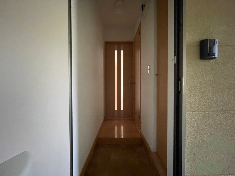 玄関　玄関です。ご覧の通り広々としていますね。