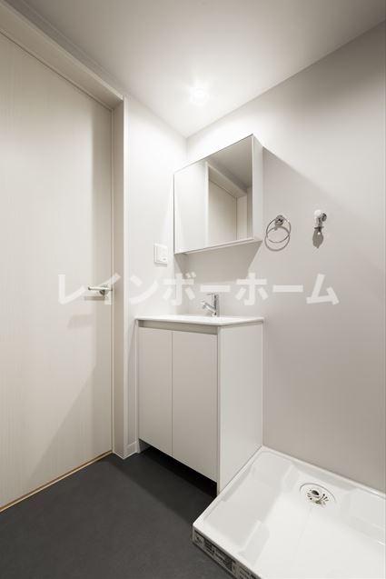洗面設備　ゆったりとスペースのある洗面所