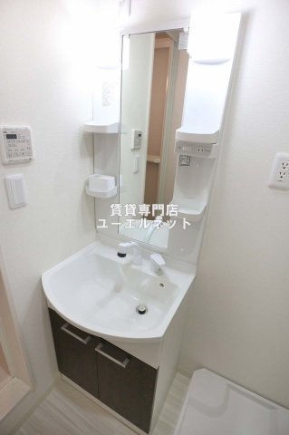 洗面設備　清潔感ある独立洗面台で毎日気持ちよく♪