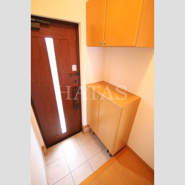 玄関　同物件別部屋です
