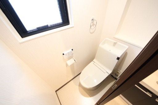 ＪＲ東海道本線 西宮駅 徒歩3分 4階建 築10年のトイレ写真