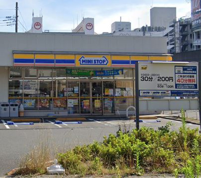 コンビニ　ミニストップ（コンビニ）まで400m