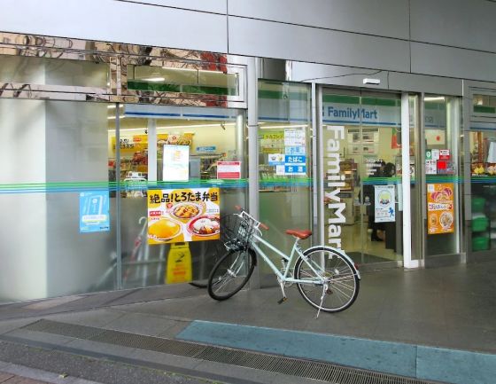 コンビニ　ファミリーマート 護国寺駅前店（コンビニ）まで212m