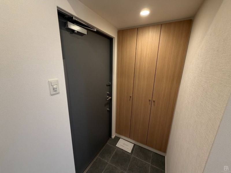 玄関　洋室