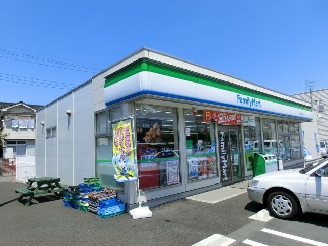 コンビニ　ファミリーマート（コンビニ）まで190m