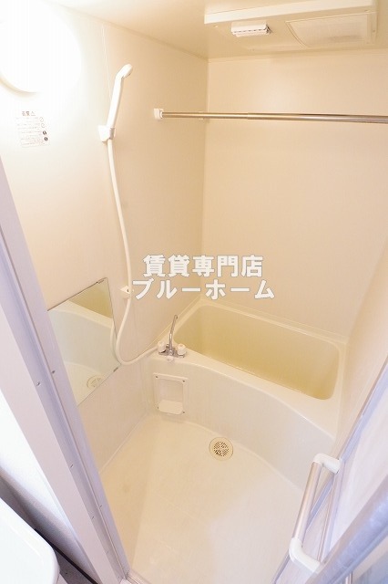 バス・シャワールーム　鏡のあるお風呂です！