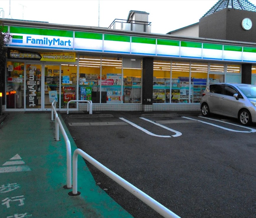 コンビニ　ファミリーマート原町二丁目店（コンビニ）まで425m