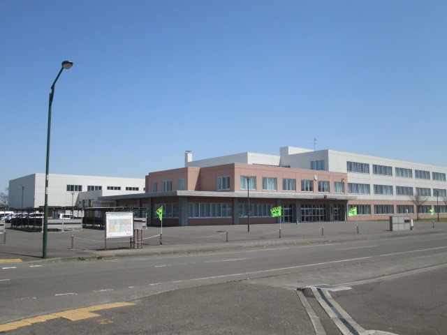 中学校　千歳市立勇舞中学校（中学校）まで907m