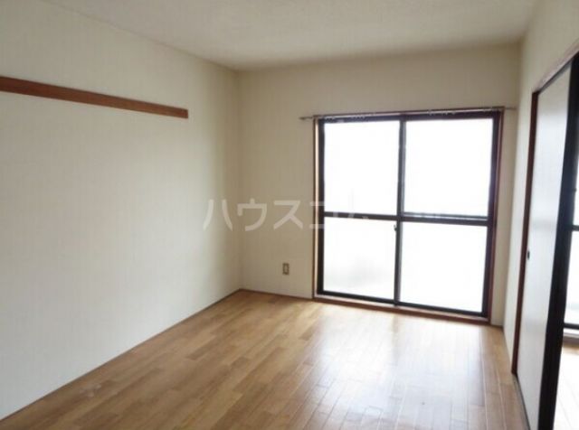 ファミール茶屋ヶ坂の居間写真