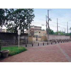 中学校　堺市立中百舌鳥中学校（中学校）まで637m