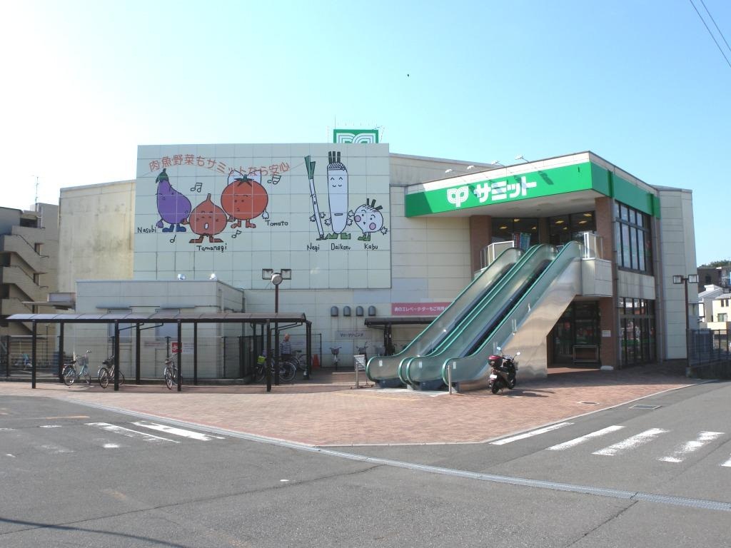 スーパー　サミットストア太田窪店（スーパー）まで1361m