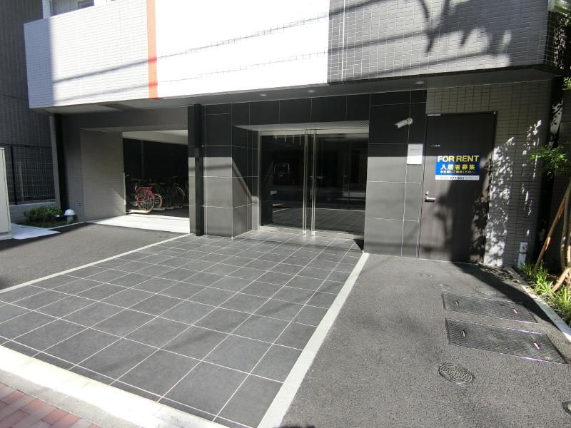 エントランス　落ち着いたエントランスです