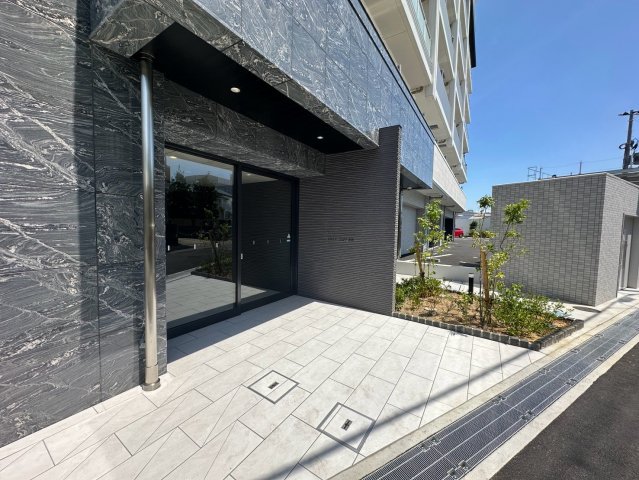 エントランス　詳細は、RISUMO江坂本店までお問合せください♪