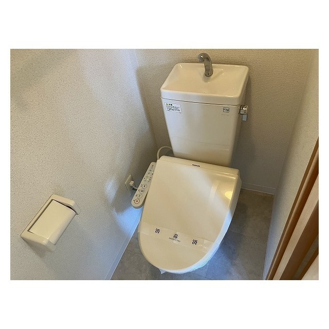 CORRECT FORET住道のトイレ写真