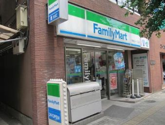 コンビニ　ファミリーマート本駒込一丁目店（コンビニ）まで241m