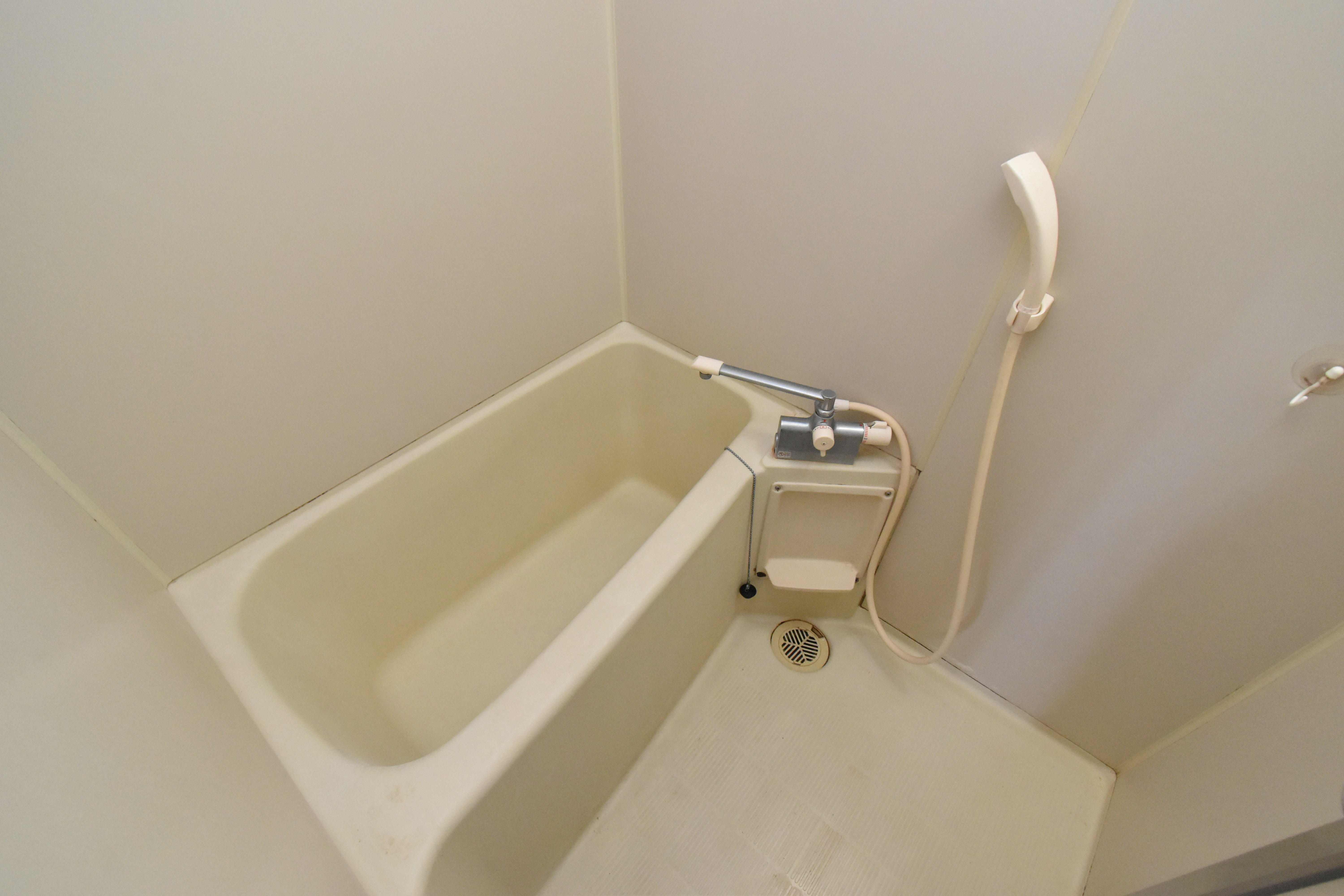 バス・シャワールーム　※同建物の別のお部屋の写真です。