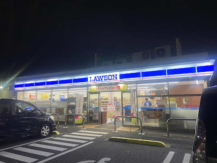 コンビニ　ローソン（コンビニ）まで550m
