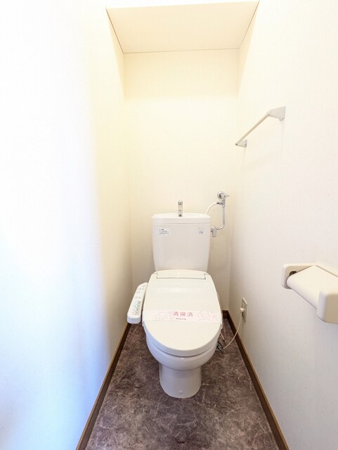 トイレ　★トイレは嬉しい洗浄機能付き便座です♪★