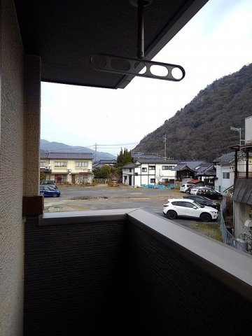 バルコニー　暖かな日差しのふりそそぐバルコニー