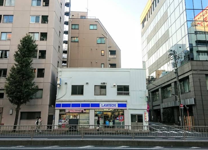 コンビニ　ローソン高輪店（コンビニ）まで129m