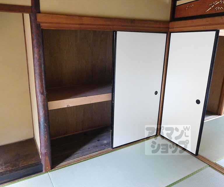 収納　押入