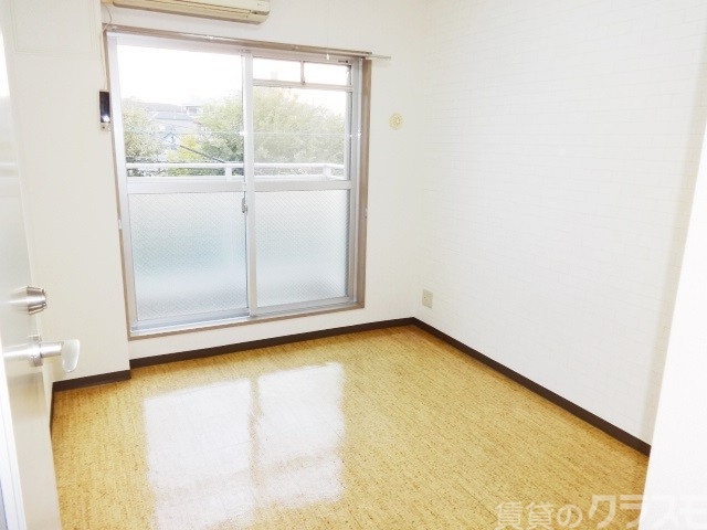 居室・リビング　エアコン各屋部屋についてます♪