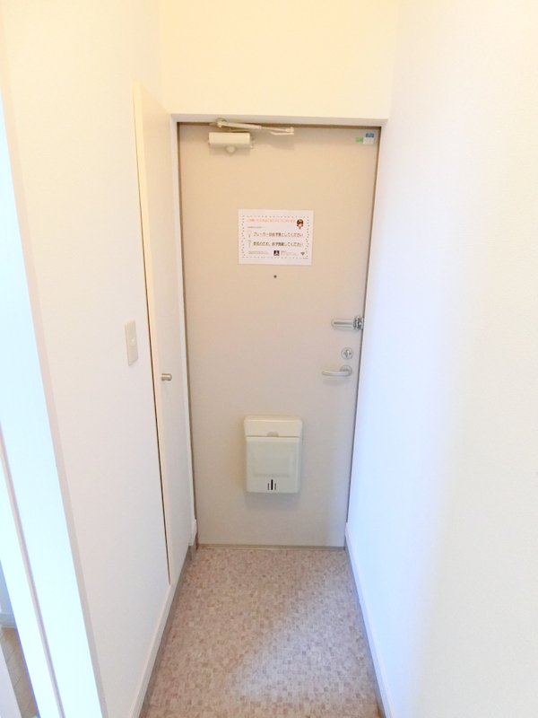 玄関　明るい玄関がお出迎えです☆