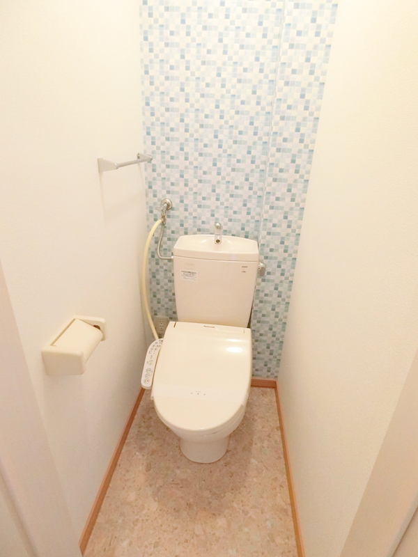 トイレ　嬉しいウォシュレット付きのトイレ！便座温かいですよ♪