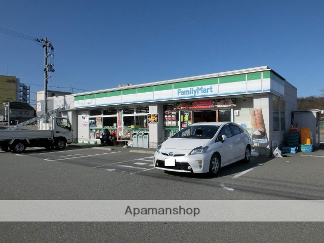 コンビニ　ファミリーマート（コンビニ）まで793m