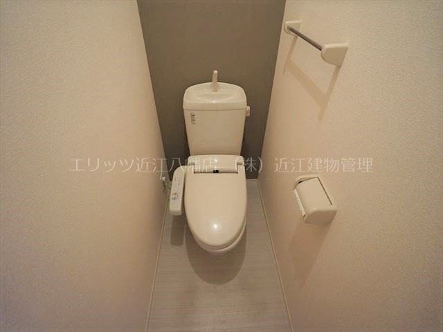 近江鉄道八日市線 八日市駅 徒歩27分 2階建 築17年のトイレ写真