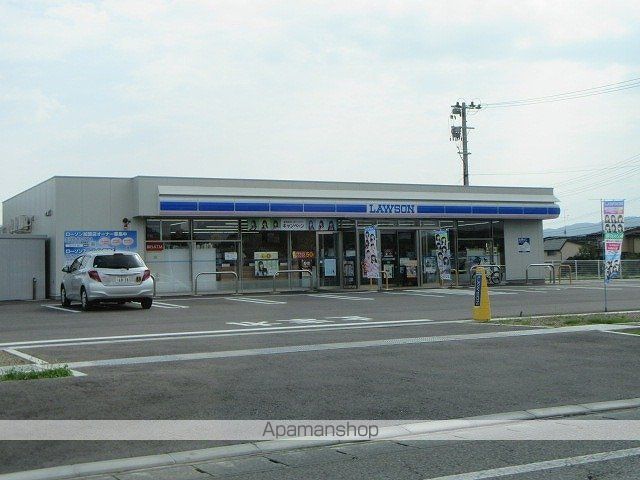 コンビニ　ローソン（コンビニ）まで724m