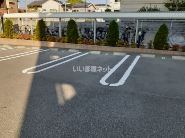 【姫路市船橋町のマンションの駐車場】