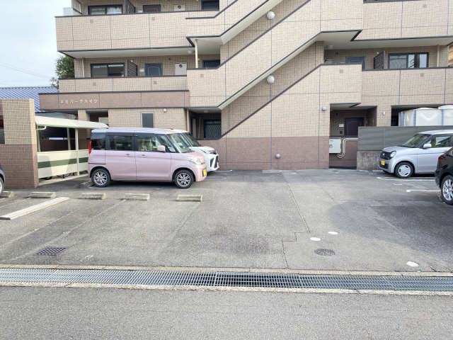 【平町パークハイツの駐車場】