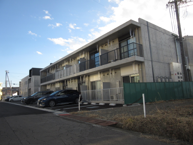 上田市材木町のマンションの建物外観