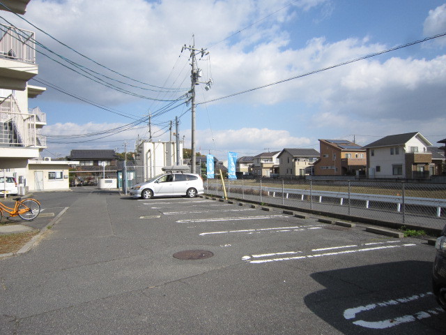 【倉敷市玉島上成のマンションの駐車場】