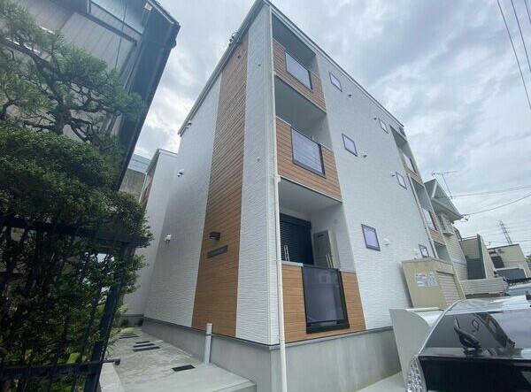 【名古屋市南区大同町のアパートの建物外観】