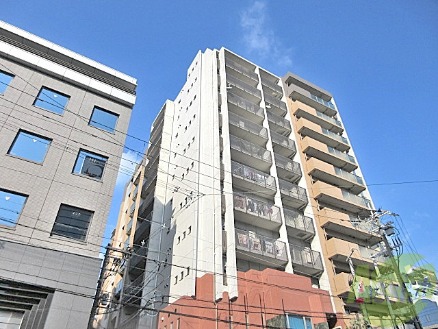 大阪市淀川区東三国のマンションの建物外観