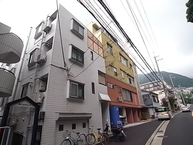 【神戸市灘区六甲台町のマンションの建物外観】